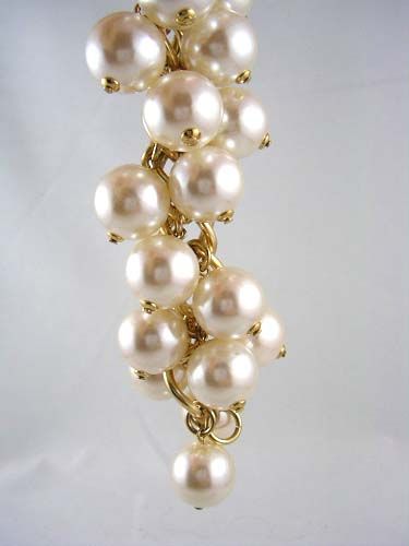 LUXURIOUS CHUNKY Faux Pearl DANGLING Bracelet ALA MODE  