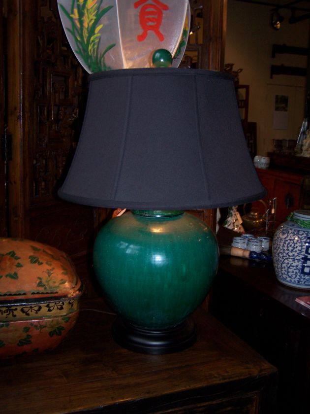 CHINESE HUNTER GREEN JAR TABLE LAMP W/BLACK SHADE  