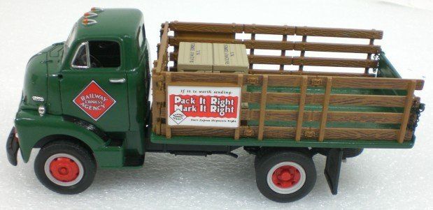 FIRST GEAR 19 1096 1952 GMC Stake Truck Railway Express  