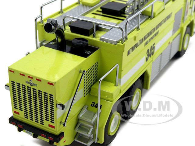 REAGAN WASHINGTON AIRPORT OSHKOSH CRASH TRUCK 1/64  