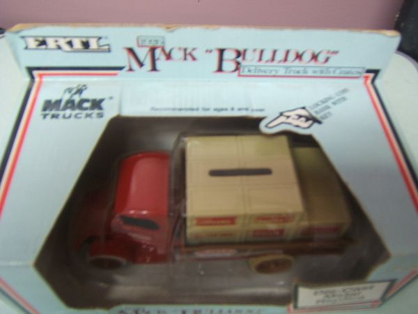 Ertl 1926 Mack True Value Bulldog truck w/ crates  