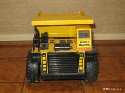 Muscle Machine 16 Dump Truck Toy Model Y 811   NR  