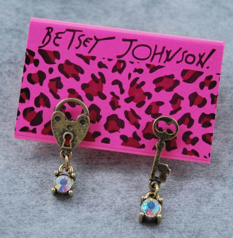 CRYSTAL BETSEY JOHNSON BRACELET  