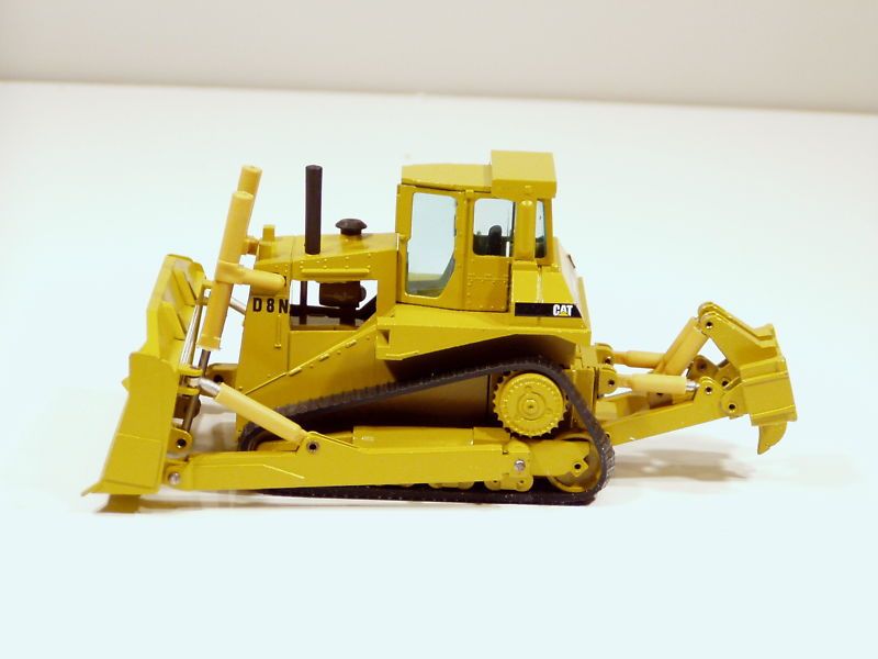 Caterpillar D8N Dozer   n/c   NZG #233   1/50 MIB  