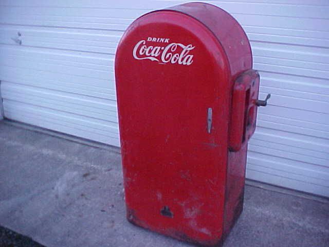 VINTAGE 1940s JACOBS 26 COCA COLA COKE MACHINE  