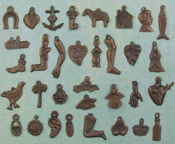 25 ANTIQUE/VINTAGE MEXICAN COPPER PATINA MILAGROS n1  