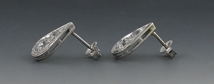 ELEGANT 14K WHITE GOLD DIAMOND EARRINGS 1 CARAT TW  