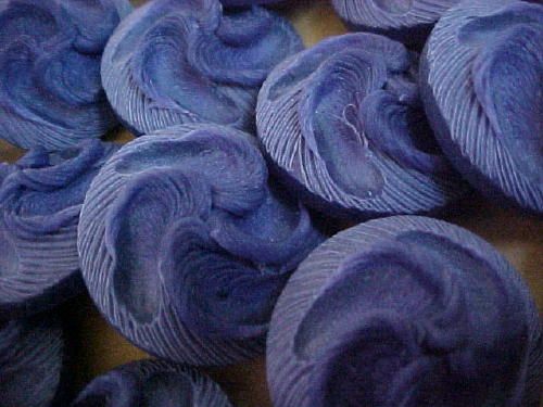 vintage 10 PURPLE SWIRL CARVED BUTTONS RETRO SHANK  