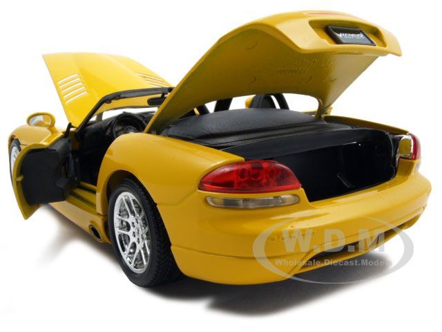 2003 DODGE VIPER SRT 10 YELLOW 118 DIECAST MODEL CAR  