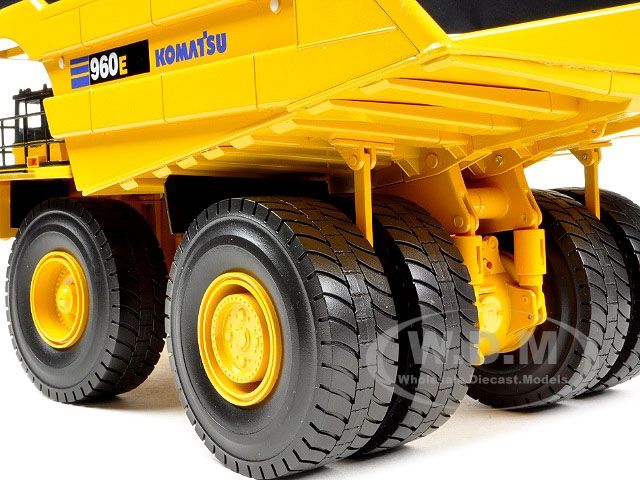 KOMATSU 960E MINING DUMP TRUCK 1/50 FIRST GEAR  