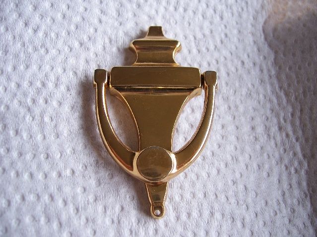 CHARMING VINTAGE 1950S CORO DOOR KNOCKER BROOCH  