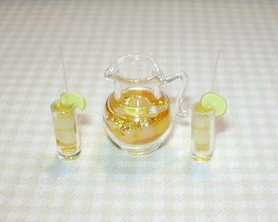 Miniature Pitcher of Iced Tea w/2 Glasses DOLLHOUSE  