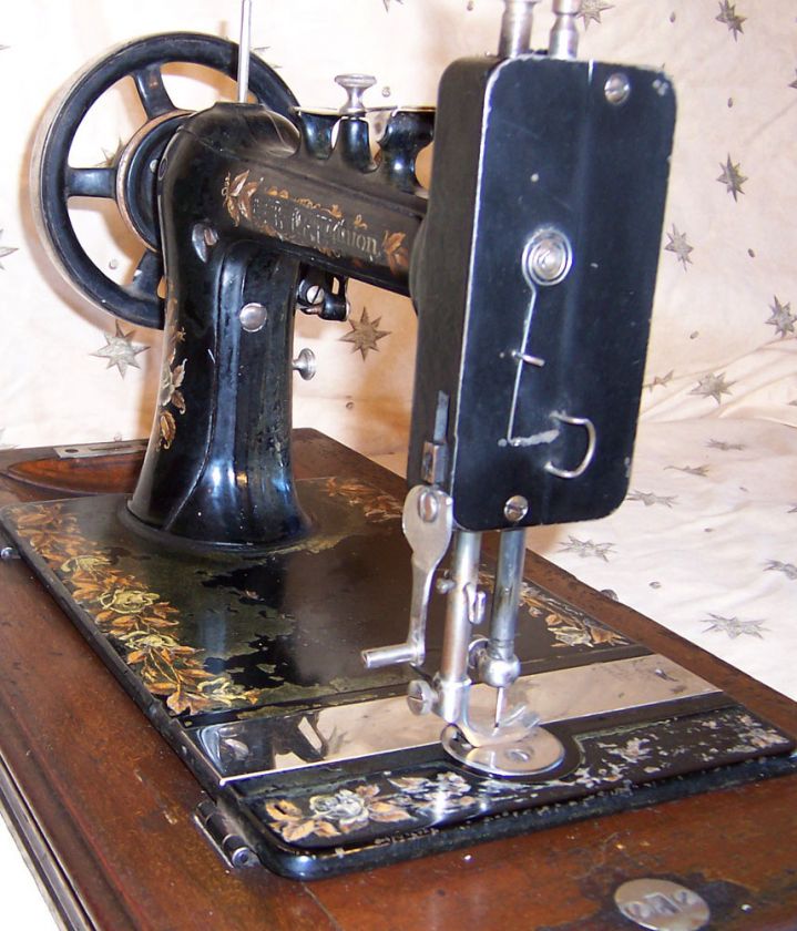 1898 New Home Home Companion model U Hand Crank Sewing Machine 