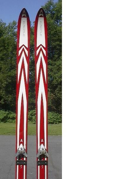  alpine downhill skis. Measures 72 longall original. The skis 