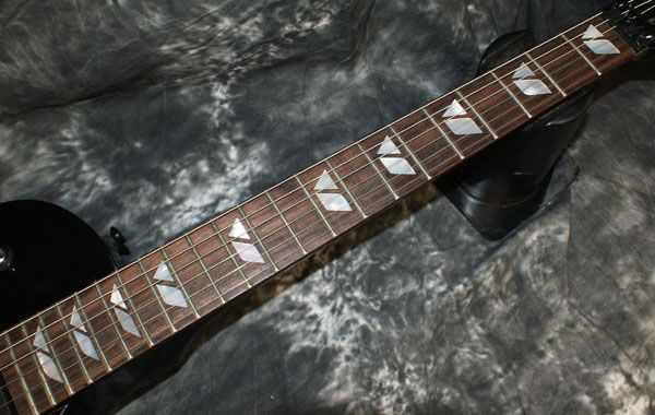 model name fernandes ravelle deluxe tremolo body mahogany neck 