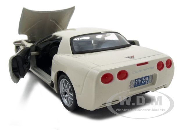 CHEVROLET CORVETTE C5 Z06 WHITE 124 DIECAST MODEL CAR BY MAISTO 31989 